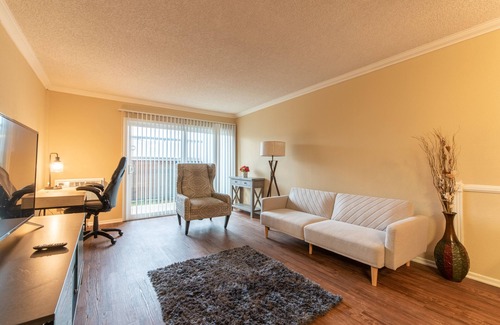 Santa Ana Heights Apartment | Luxurious near the beach stay
