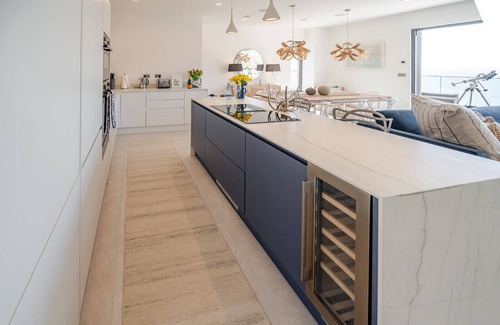 Downderry House | Luxurious new beach house with hot hub, EV charger, dog friendly & parking