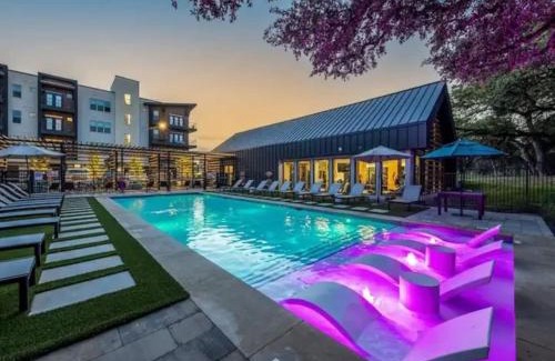 West Oak Hill Apartment | Luxurious New Unit 1Bd1Ba Pool, Golf Sim