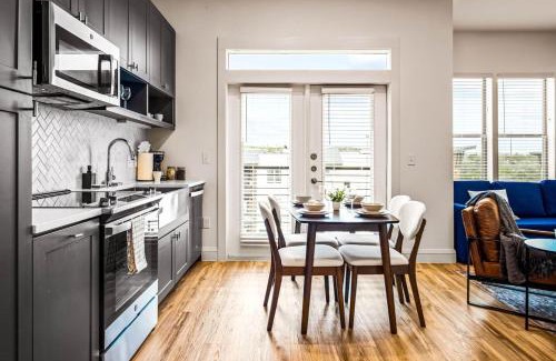 West Oak Hill Apartment | Luxurious New Unit 1Bd1Ba Pool, Golf Sim