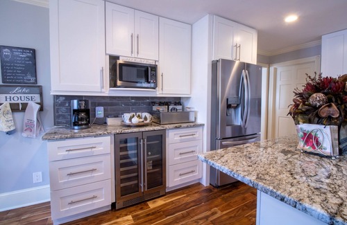Buford House | Luxurious Oasis over Lake Lanier Islands & Margaritaville! Hot Tub! Boat Dock!