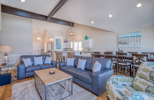 Lincoln Beach House | Luxurious Oceanfront, Private Beach Access, Gourmet Kitchen, Hot Tub, and more!