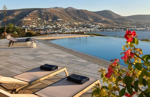 Paros Villa | Luxurious Paros Villa | 6 Bedroom Villa | Private Infinity Pool & Sensational.