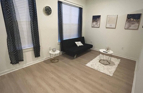 North Chesterfield Apartment | Luxurious QnBd Suite close to restaurants and local hospitals