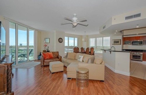 Kingston Condo | Luxurious Riverfront Condo w/Stunning Views, Pools, Fitness & 24/7 Security