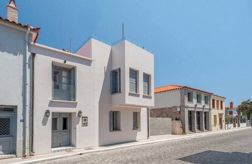 Myrina Apartment | Luxurious room in a Myrina townhouse - Sage Room