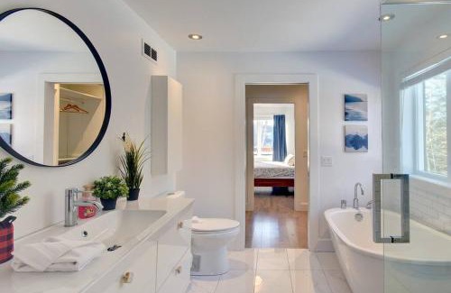 Saint-Faustin-Lac-Carre Ski Chalet | Luxurious Scandinavian Golf Chalet with Private Spa