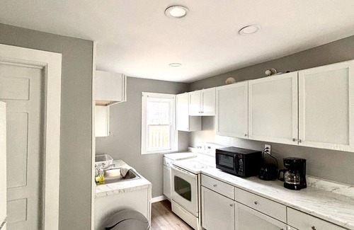Niagara Falls House | 🌟 Luxurious & Serene Niagara Retreat | 3BR | 2BA | Private Backyard Oasis 🌟