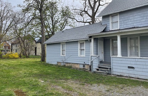 Niagara Falls House | 🌟 Luxurious & Serene Niagara Retreat | 3BR | 2BA | Private Backyard Oasis 🌟