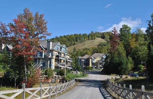 Saint-Faustin-Lac-Carre Condo | 🏔️ Luxurious Ski-In/Ski-Out Mountain Retreat at Mont-Blanc – Sleeps 8
