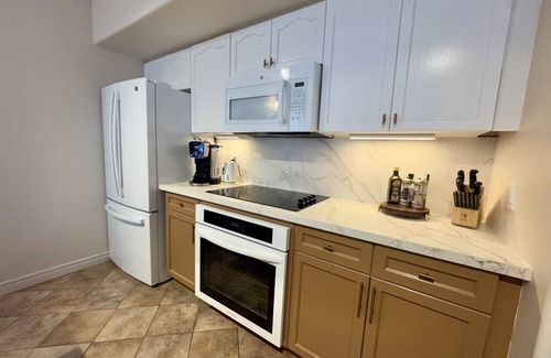 Oro-Medonte Condo | Luxurious Ski-In Ski-Out Condo with Jacuzzi – Your Highland Estates Escape in Horseshoe Valley