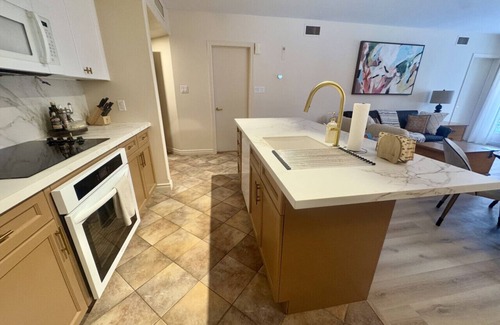 Oro-Medonte Condo | Luxurious Ski-In Ski-Out Condo with Jacuzzi – Your Highland Estates Escape in Horseshoe Valley