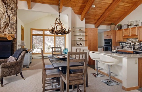 Snowmass Village Condo | Luxurious Snowmass Village 3BR Condo with Amazing Views and Hot Tub on Bus Route