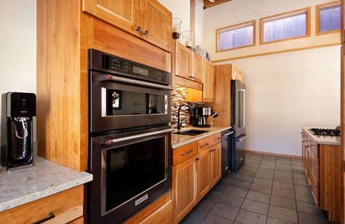 Snowmass Village Condo | Luxurious Snowmass Village 3BR Condo with Amazing Views and Hot Tub on Bus Route
