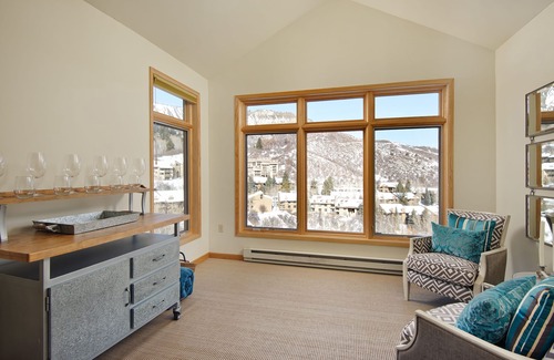 Snowmass Village Condo | Luxurious Snowmass Village 3BR Condo with Amazing Views and Hot Tub on Bus Route