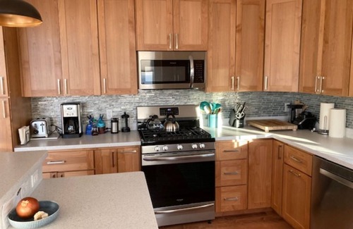 Homer Condo | LUXURIOUS SPACE .FULLY APPOINTED. VIEW! BRAND NEW CONSTRUCTION .LOVELY DECK