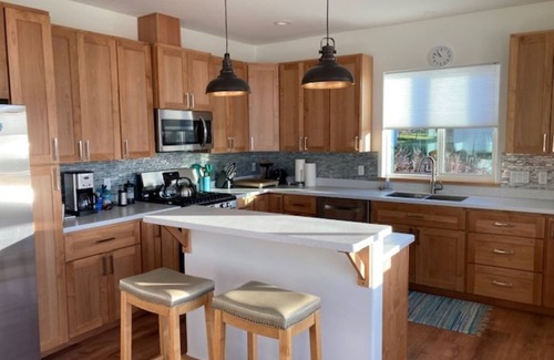 Homer Condo | LUXURIOUS SPACE .FULLY APPOINTED. VIEW! BRAND NEW CONSTRUCTION .LOVELY DECK