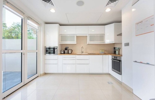 Dubai Villa | Luxurious Spacious 3-Bedroom Villa with Private Pool at Springs 10