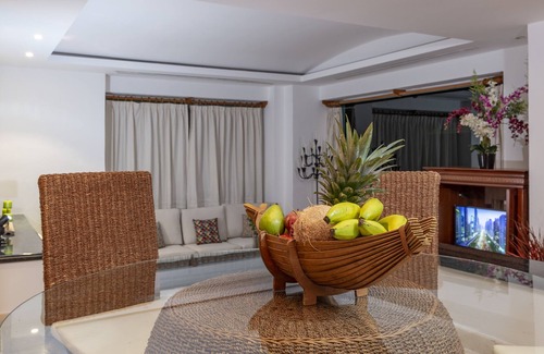 Zona Hotelera Villa | Luxurious & Spacious living on the beach! Breathtaking Views!