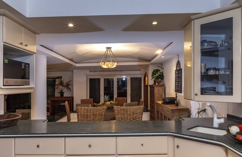 Zona Hotelera Villa | Luxurious & Spacious living on the beach! Breathtaking Views!