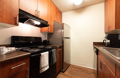 Santa Ana Heights Apartment | Luxurious stay near the beach