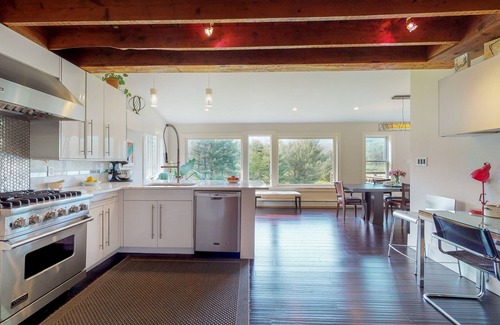Willow House | Luxurious stream-side farmhouse with spectacular mountain views