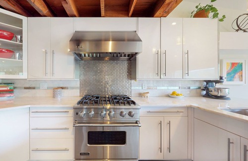 Willow House | Luxurious stream-side farmhouse with spectacular mountain views