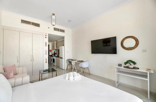 Dubai Apartment | Luxurious - Studio - Damac Hills - Pool & Gym