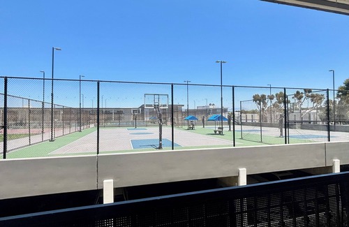 Santa Ana Heights Apartment | Luxurious Studio In Newport Beach with High Speed Internet and AC + More