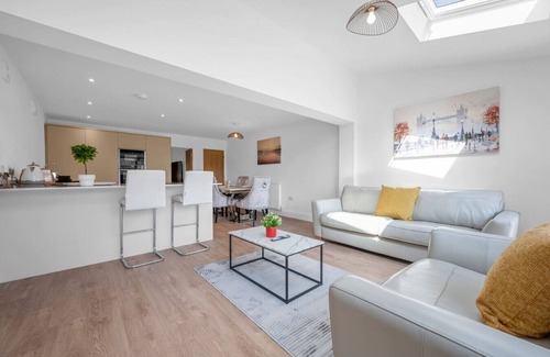 Walkden House | Luxurious Stylish: Modern Home