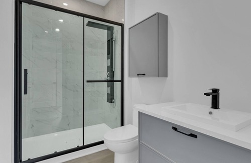 Mirabel House | Luxurious Townhome with Spa