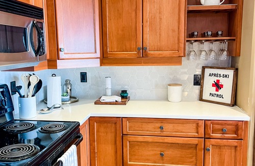 Big White Ski Resort Apartment | Luxurious TRUE ski in/out chalet in Happy Valley with gorgeous views!