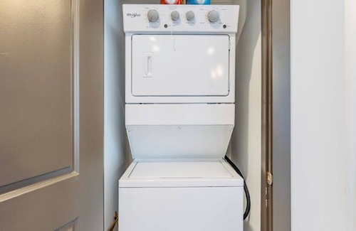 Downtown Apartment | Luxurious Unit★ Med Dist.★/Downtown★/Gated/ Pool-View★