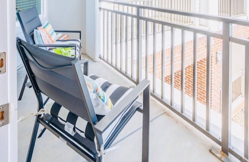 Downtown Apartment | Luxurious Unit★ Med Dist.★/Downtown★/Gated/ Pool-View★