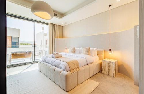 Abu Dhabi Villa | Luxurious Villa on Saadiyat for Large Groups and Families