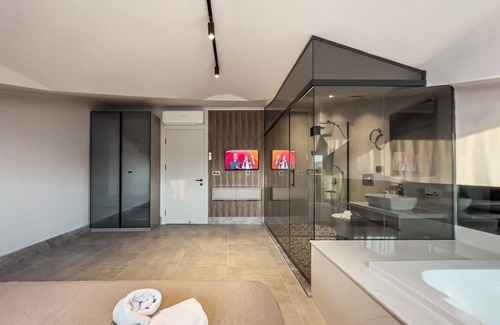 Fethiye City Center Villa | Luxurious Villa w Pool Sauna Patio in Fethiye
