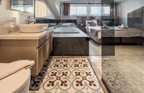 Fethiye City Center Villa | Luxurious Villa w Pool Sauna Patio in Fethiye