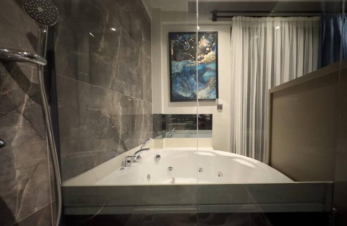 Fethiye City Center Villa | Luxurious Villa w Pool Sauna Patio in Fethiye