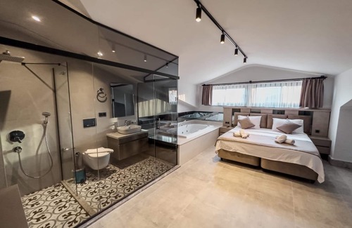 Fethiye City Center Villa | Luxurious Villa w Pool Sauna Patio in Fethiye