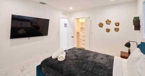 Emerald Hills Villa | Luxurious Villa with Elegant Interior and Mini Golf TGH