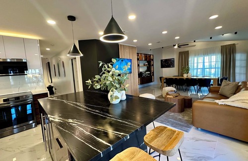 Las Olas Isles House | Luxurious Waterfront Home in Ft. Lauderdale w/100-Foot Dock on the Intracoastal!