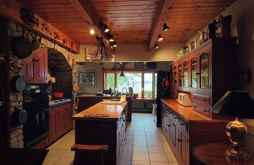 Trevett House | Luxurious Waterfront Retreat: Historic Charm & Breathtaking Scenery at Tidewatch