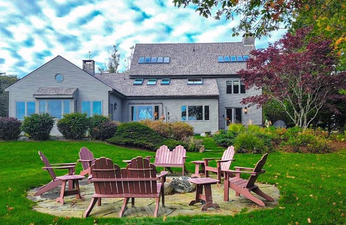 Trevett House | Luxurious Waterfront Retreat: Historic Charm & Breathtaking Scenery at Tidewatch