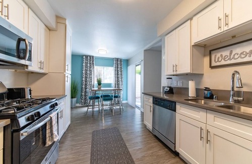 Thousand Oaks Apartment | Luxurious/WFH/Work Space/2 King beds/Fast Wi-Fi