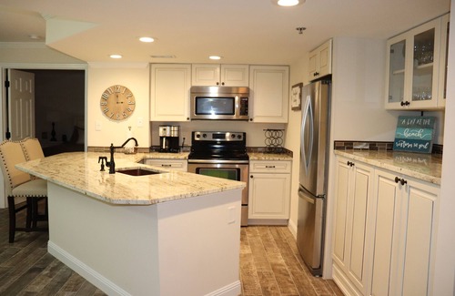 Palmetto Dunes Condo | LUXURIOUSLY RENOVATED ~ #3129 Steps To The Beach - 2 HOURS COURT TIME DAILY