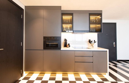 Bur Dubai Apartment | Luxury 1 Bed Apartment in Sky Gardens