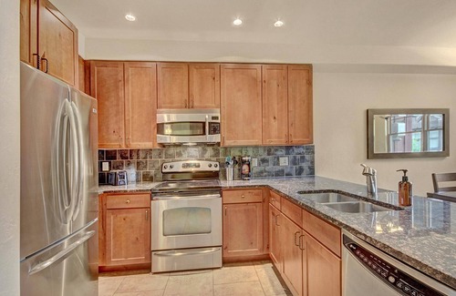 Copper Mountain Village House | Luxury 1-Bedroom Condo, 2-Minute Walk to Ski Lifts & West Village - CA3202