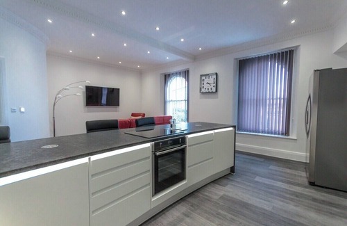 Plymouth House | Luxury 1 bedroom top floor apartment