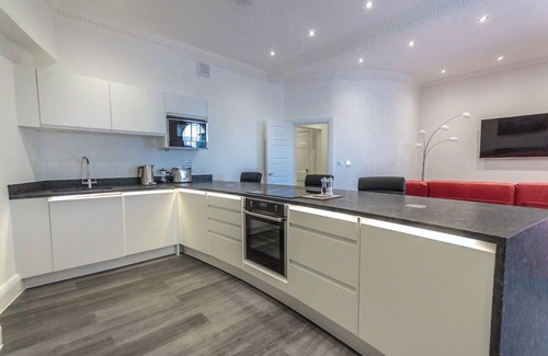 Plymouth House | Luxury 1 bedroom top floor apartment