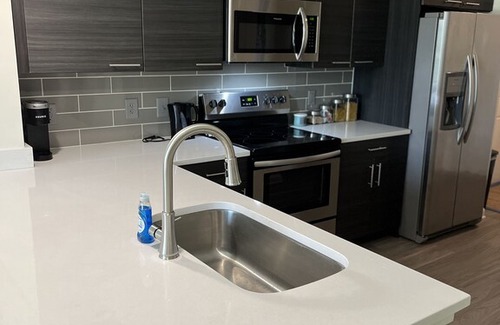 Crabtree Apartment | Luxury 1 BR Apartment w/patio in central location near Raleigh’s hot spots!